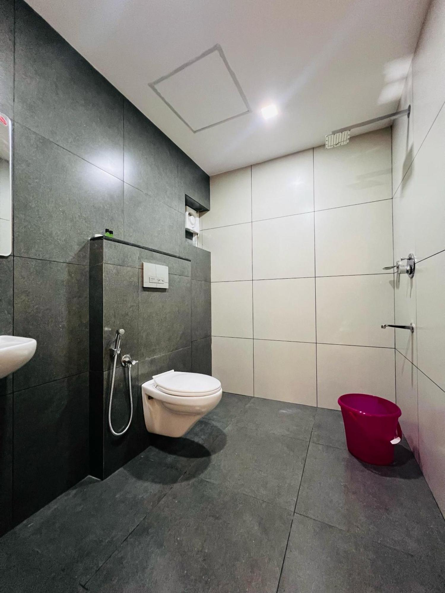 Gypsy Hotel Cusat Kochi Zewnętrze zdjęcie