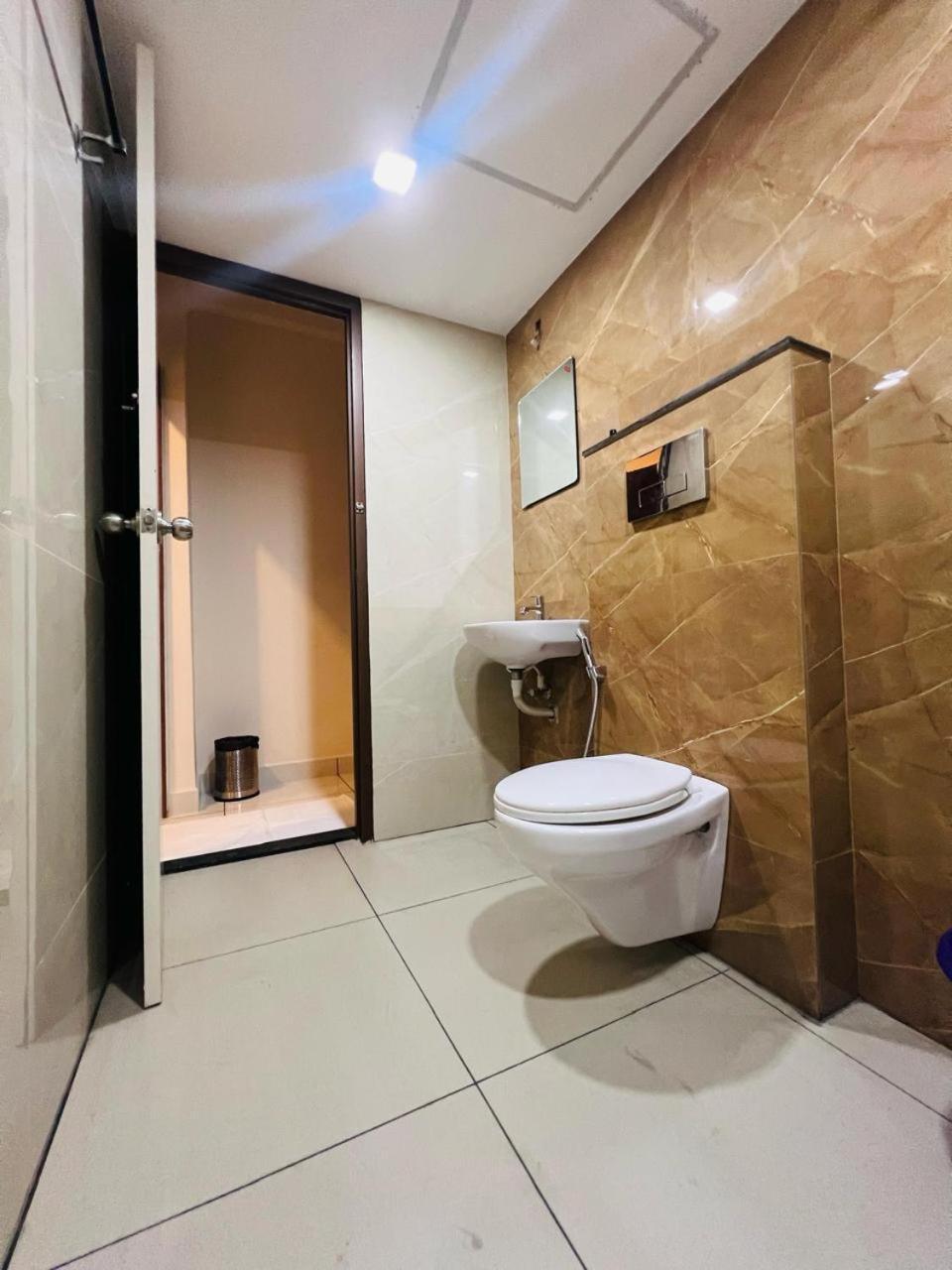 Gypsy Hotel Cusat Kochi Zewnętrze zdjęcie